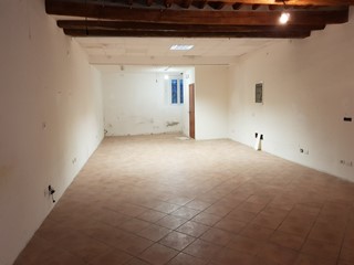 Capannone in Vendita a Lucca, zona Centro Storico, 230'000€, 70 m²