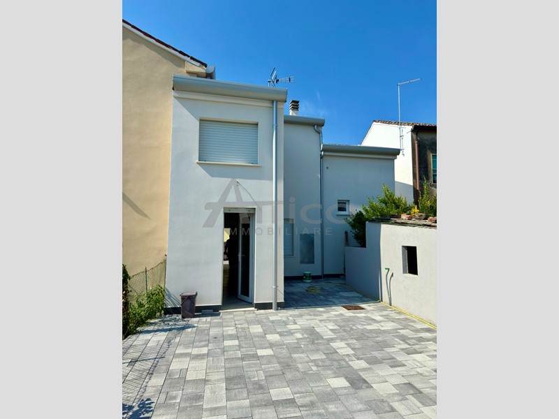 Casa Indipendente in Vendita a Porto Viro, zona Contarina, 220'000€, 127 m²