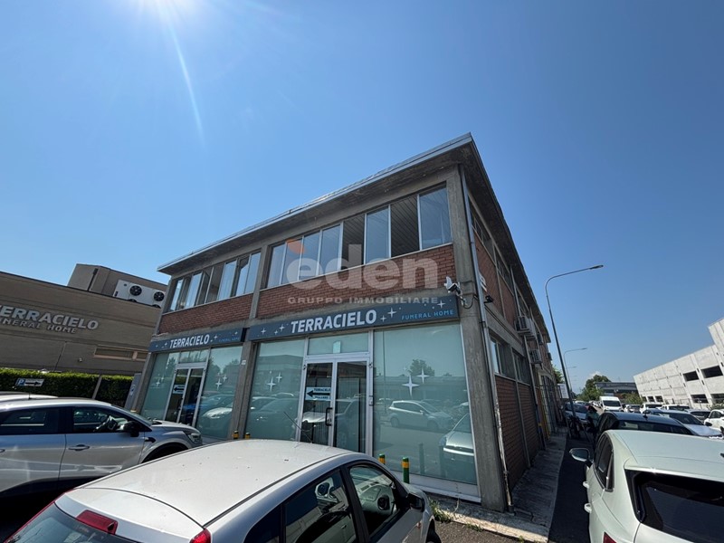 Laboratorio in Vendita a Modena, 730'000€, 697 m²