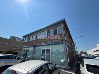 Laboratorio in Vendita a Modena, 730'000€, 697 m²