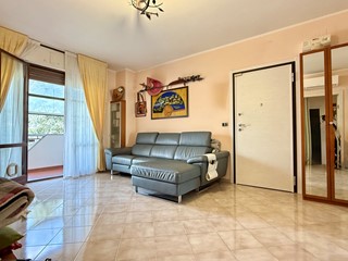 Appartamento in Vendita a Ozzano dell'Emilia, 270'000€, 140 m², con Box