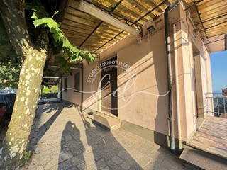 Immobile commerciale in Vendita a Montignoso, zona Cerreto, 60'000€, 50 m²