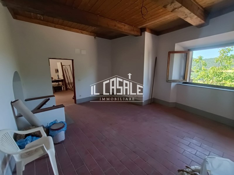 Rustico in Vendita a Rufina, zona Rufina, 130'000€, 180 m²