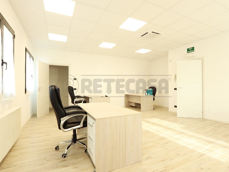 Ufficio in Affitto a Vicenza, 700€, 78 m², arredato