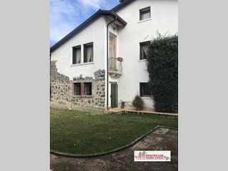 Casale in Vendita a Nogarole Vicentino, 250'000&euro;, 200 m²