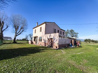 Casale in Vendita a Pontedera, zona Santa Lucia, 295'000€, 250 m², arredato