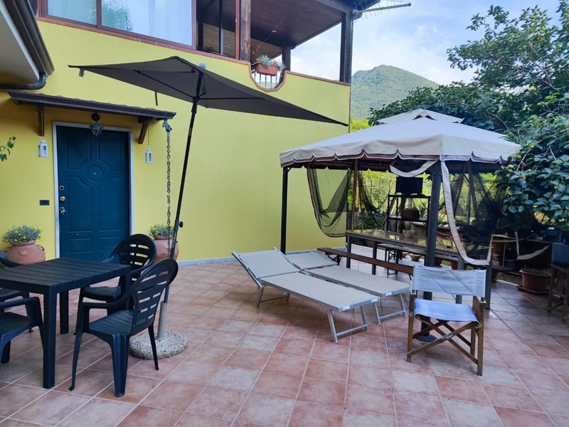 Villa bifamiliare in Vendita a Carrara, zona Miseglia, 180'000€, 90 m²