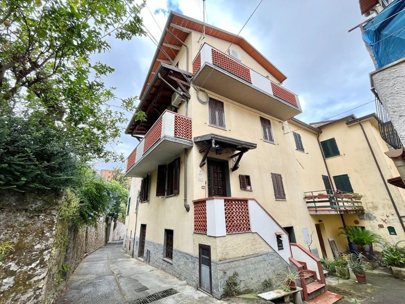 Casa Indipendente in Vendita a Massa, 210'000&euro;, 140 m²