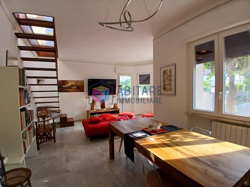 Villa in Vendita a Livorno, 630'000&euro;, 135 m², arredato, con Box