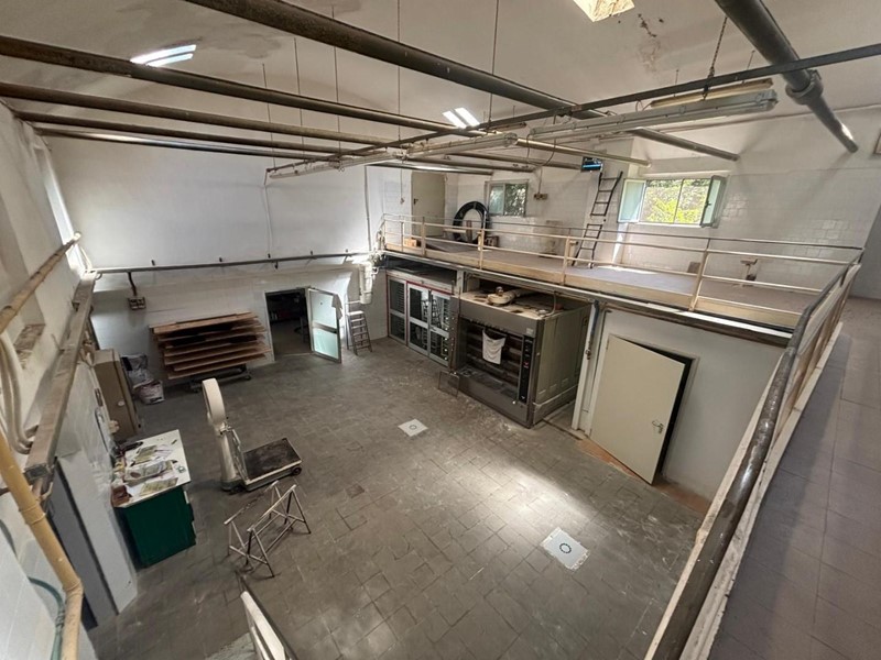 Capannone in Vendita a Empoli, 230'000€, 350 m²