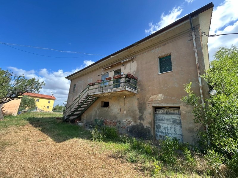 Casa Indipendente in Vendita a Capannoli, zona San Pietro In Belvedere, 220'000€, 250 m²