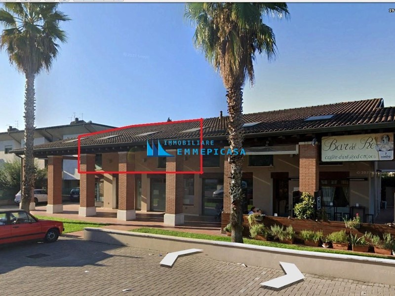 Appartamento in Vendita a Montignoso, zona Cervaiolo, 345'000€, 120 m², arredato