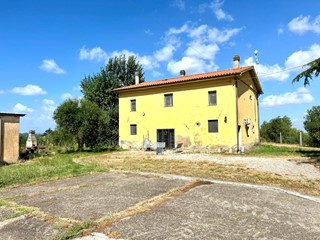 Casa Indipendente in Vendita a Capannoli, zona San Pietro In Belvedere, 220'000€, 260 m²