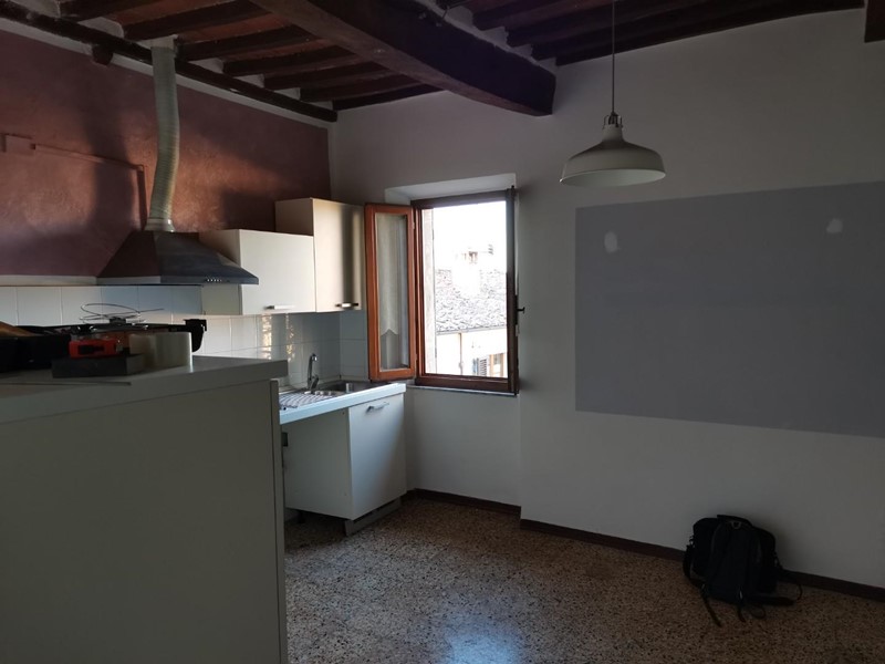 Quadrilocale in Vendita a Colle di Val D'Elsa, zona Campiglia, 90'000&euro;, 93 m²