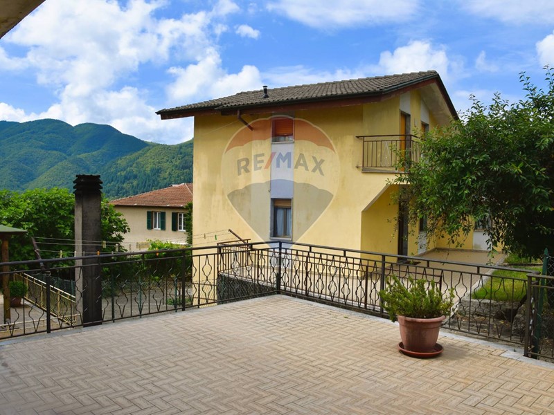 Casa Semi Indipendente in Vendita a Zeri, 75'000€, 132 m²