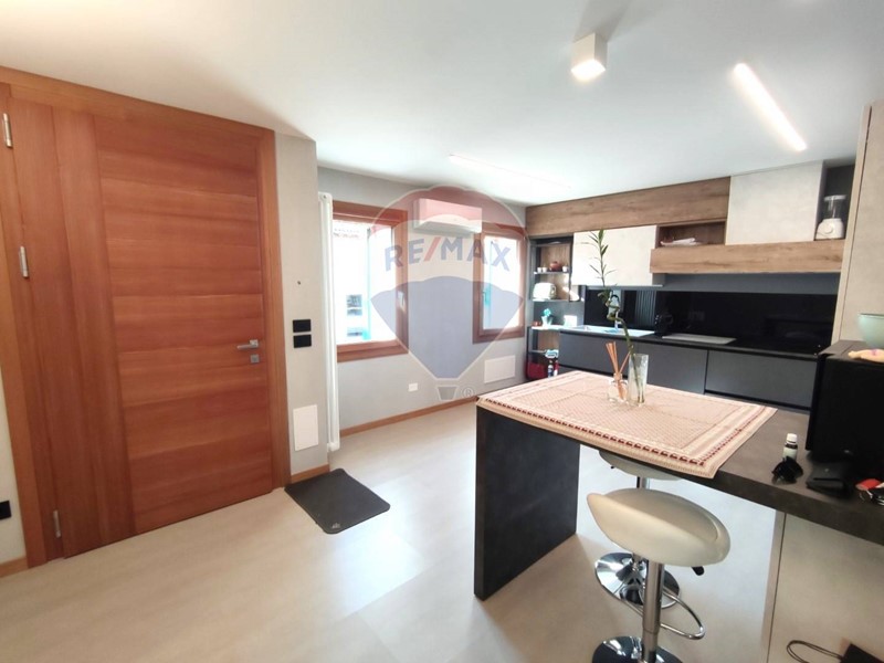 Casa Semi Indipendente in Vendita a Valdobbiadene, 290'000€, 200 m²