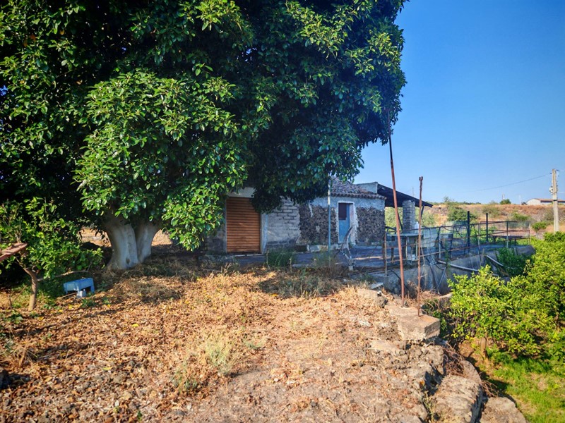 Terreno agricolo in Vendita a Paternò, 110'000€, 17378 m²