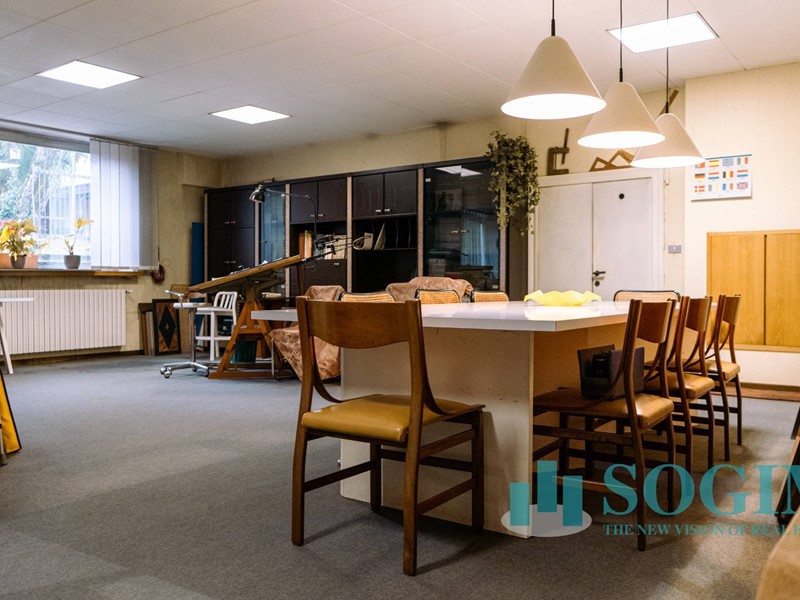 Capannone in Vendita a Cantù, 800'000€, 2112 m²