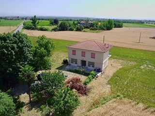 Casa Indipendente in Vendita a Alessandria, 120'000€, 100 m²