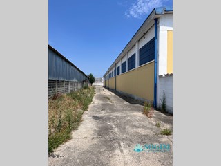 Capannone in Vendita a Albairate, 390'000€, 1310 m²