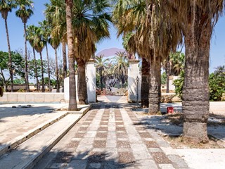 Immobile commerciale in Vendita a Castelvetrano, 1'250'000&euro;, 1700 m², con Box