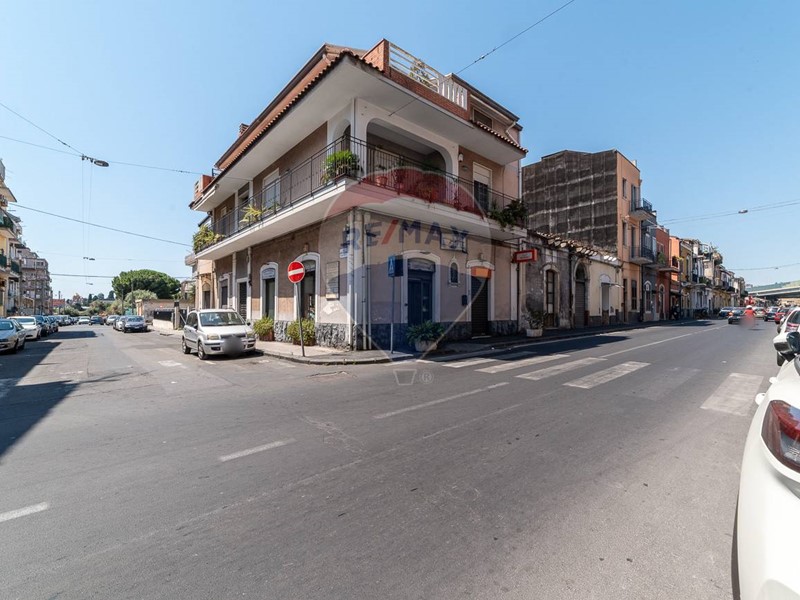 Immobile commerciale in Vendita a Catania, 128'000&euro;, 95 m²