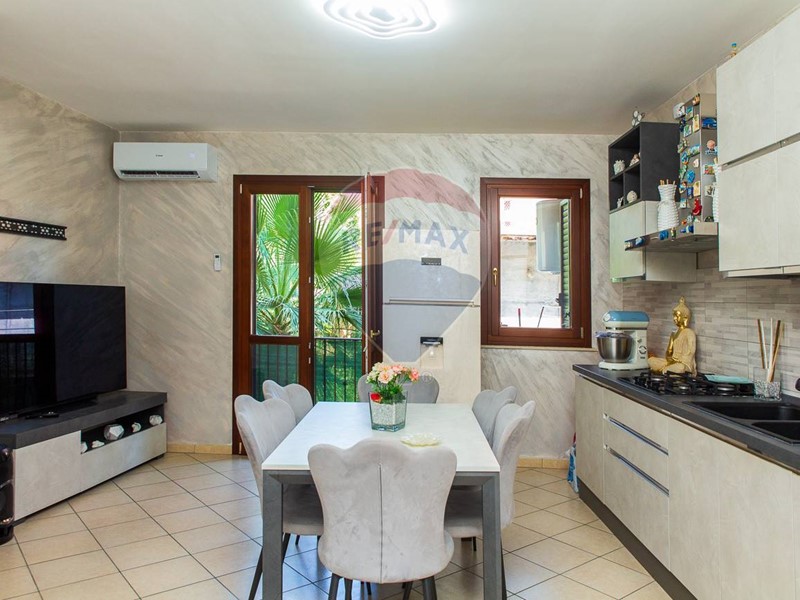 Trilocale in Vendita a Motta Sant'Anastasia, 119'000€, 74 m²