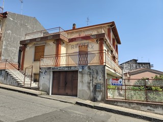 Casa Semi Indipendente in Vendita a Zafferana Etnea, 280'000&euro;, 280 m², con Box