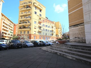 Trilocale in Vendita a Roma, 165'000&euro;, 97 m²