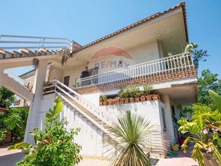 Casa Indipendente in Vendita a Taormina, 740'000€, 220 m²
