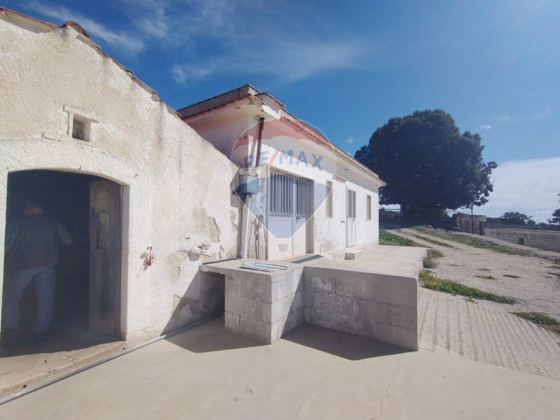 Rustico in Vendita a Mattinata, 165'000€, 200 m²