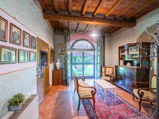 Attività commerciale in Vendita a Viadana, 545 m²