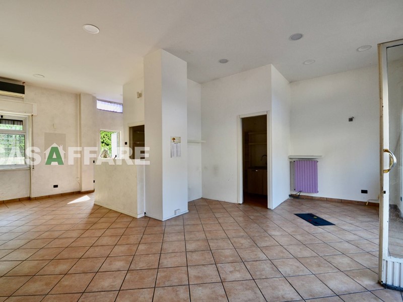 Immobile commerciale in Vendita a Bergamo, 85'000€, 60 m²