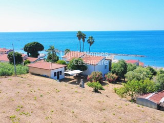 Villa in Vendita a Santo Stefano al Mare, 790'000€, 200 m²