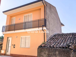 Villa in Vendita a Nicolosi, 249'000€, 189 m²