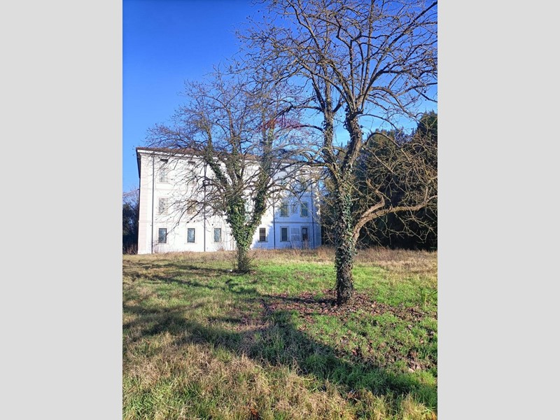 Casa Indipendente in Vendita a Crevalcore, 2'400'000€, 3100 m²