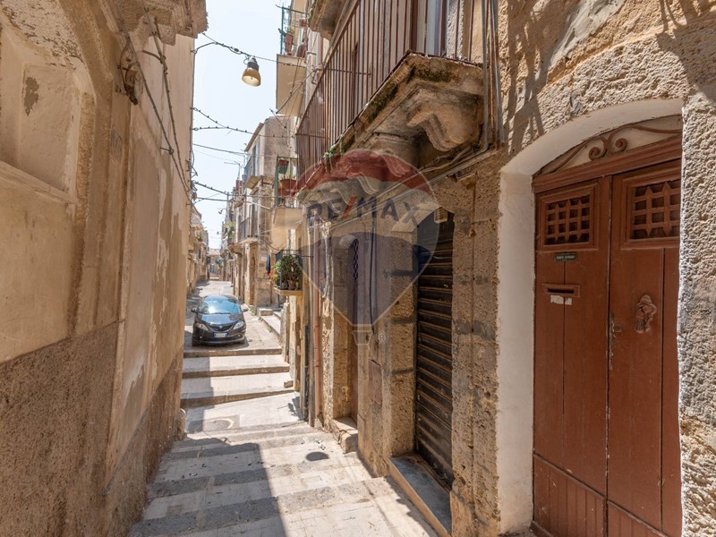 Appartamento in Vendita a Caltagirone, 32'000€, 200 m²