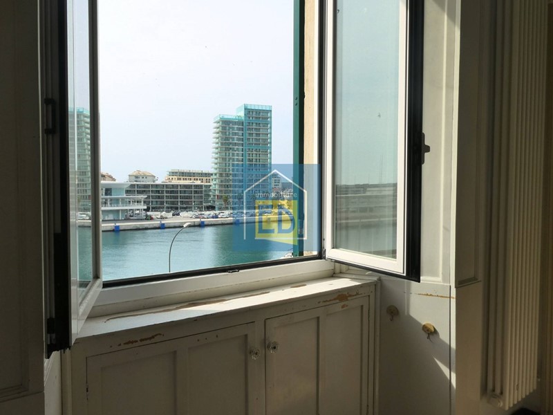 Appartamento in Vendita a Savona, 480'000€, 241 m²