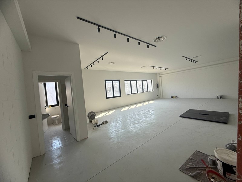 Ufficio in Affitto a Arcore, 1'000&euro;, 120 m²