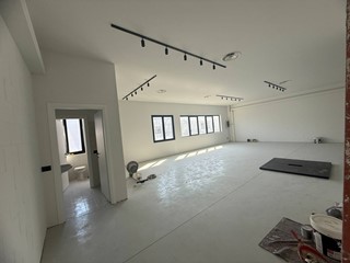 Ufficio in Affitto a Arcore, 1'000&euro;, 120 m²