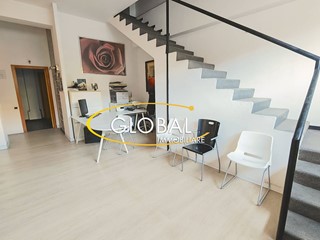 Ufficio in Vendita a Ancona, 95'000€, 200 m²