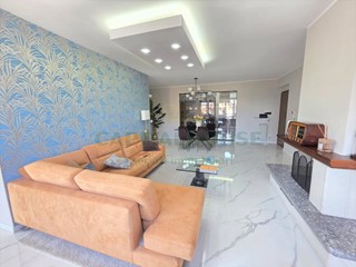 Trilocale in Vendita a Caserta, 310'000€, 125 m²