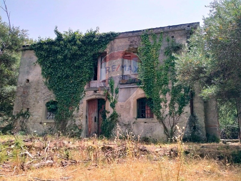 Villa in Vendita a Castiglione di Sicilia, 98'000€, 185 m²