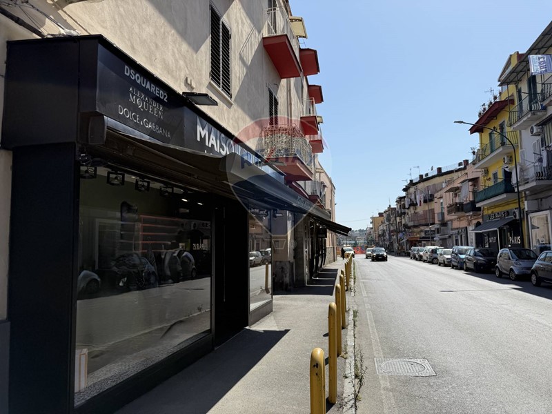 Immobile commerciale in Vendita a Napoli, 145'000€, 50 m²