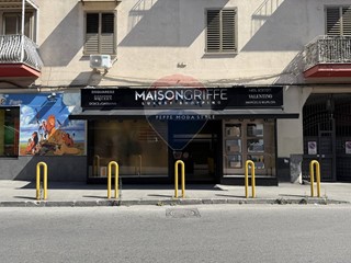 Immobile commerciale in Vendita a Napoli, 145'000€, 50 m²