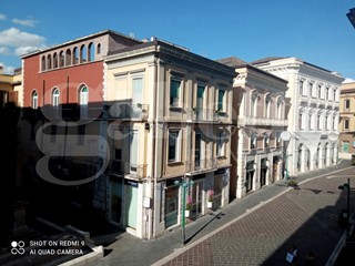 Negozio in Affitto a Benevento, 1'800€, 170 m²