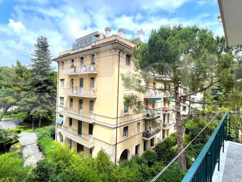 Appartamento in Affitto a Genova, 1'400€, 154 m²