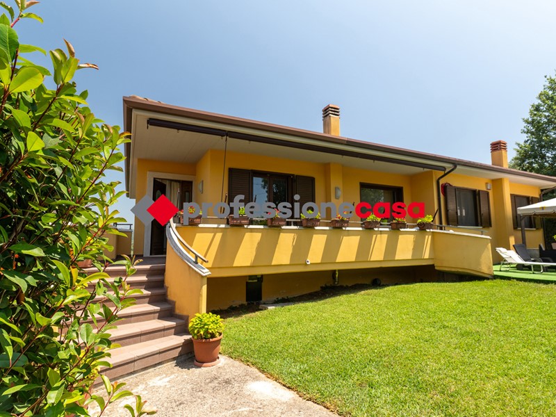 Villa in Vendita a Albanella, 299'000&euro;, 200 m²