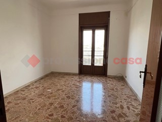 Appartamento in Vendita a Taranto, 115'000€, 176 m²