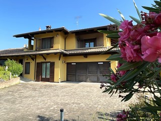 Villa in Vendita a Mazzè, 380'000€, 300 m²